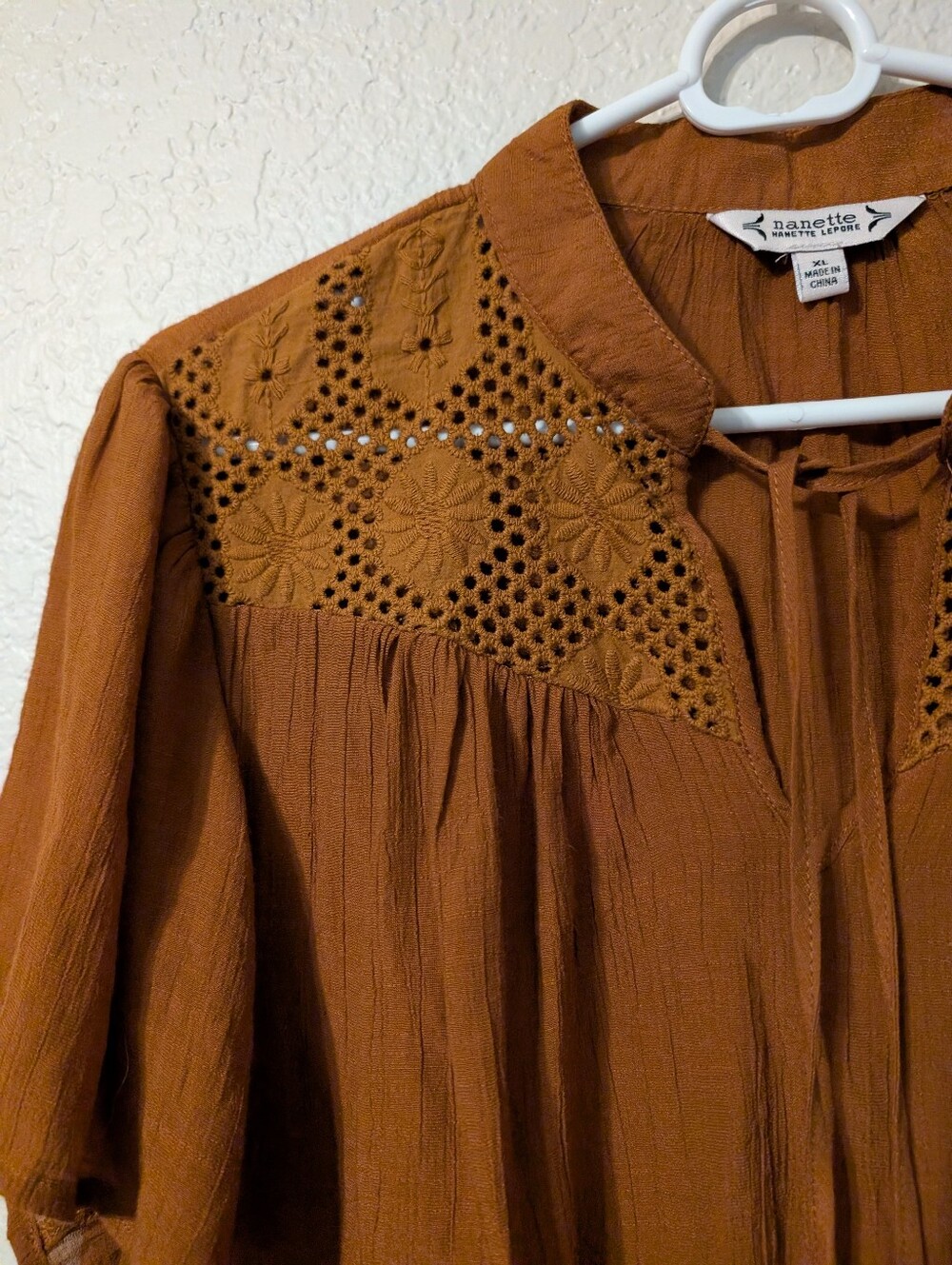 Nanette Lepore Burnt Orange / Brown Crochet Lace Shoulder Tie-front Blouse, XL - Picture 4 of 7